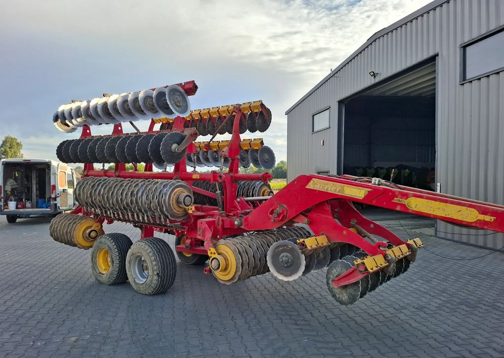 Väderstad Carrier 820 2011 rok , Nowe Talerze , Nie Malowany , Stan Bardzo Dobry - ال معدات حراثه: صور 1 Väderstad Carrier 820 2011 rok , Nowe Talerze , Nie Malowany , Stan Bardzo Dobry - ال معدات حراثه: صور 1