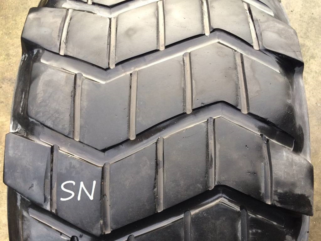 Michelin 525/65R20.5 XS - USED REGROOVED - الإطارات - الآلات والماكينات الزراعية: صور 4 Michelin 525/65R20.5 XS - USED REGROOVED - الإطارات - الآلات والماكينات الزراعية: صور 4