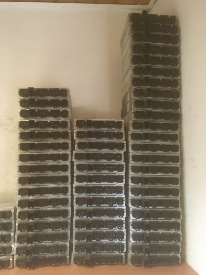 Mercedes-Benz Temic A0004460803 FPS 3.1 Steuergerät A 000 446 08 03  - النظام الكهربائي - حافلة: صور 3 Mercedes-Benz Temic A0004460803 FPS 3.1 Steuergerät A 000 446 08 03  - النظام الكهربائي - حافلة: صور 3