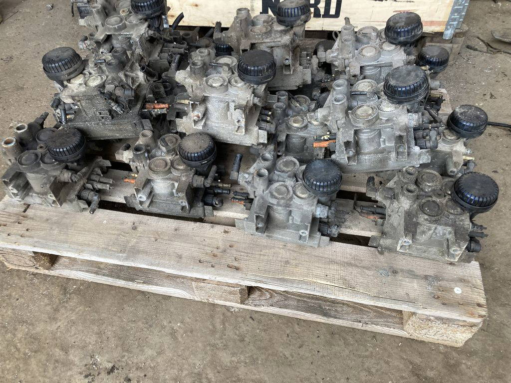Wabco Wabco Achsmodulator Mercedes Citaro 4801030110 Modulator Actros EBS 480103 - قطع الغيار - حافلة: صور 2 Wabco Wabco Achsmodulator Mercedes Citaro 4801030110 Modulator Actros EBS 480103 - قطع الغيار - حافلة: صور 2