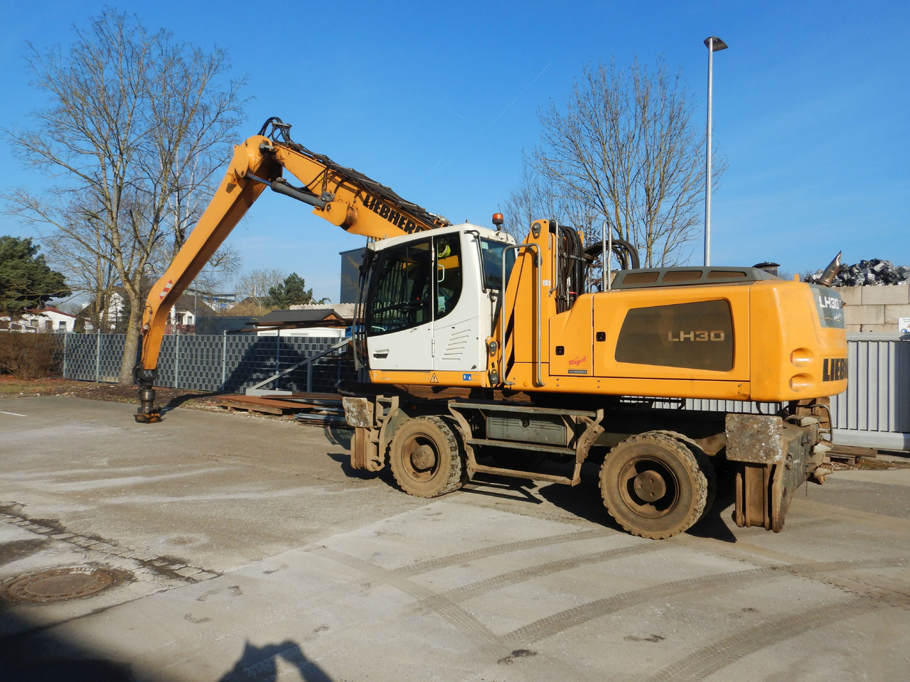 LIEBHERR LH 30 Industry - حفارة النقل والشحن: صور 1 LIEBHERR LH 30 Industry - حفارة النقل والشحن: صور 1