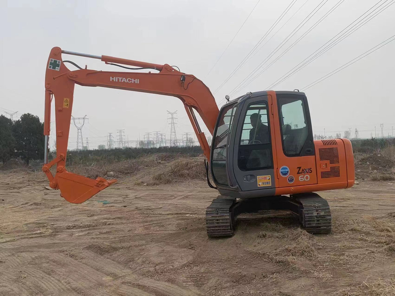 HITACHI ZX60 - حفارة مصغرة: صور 1 HITACHI ZX60 - حفارة مصغرة: صور 1