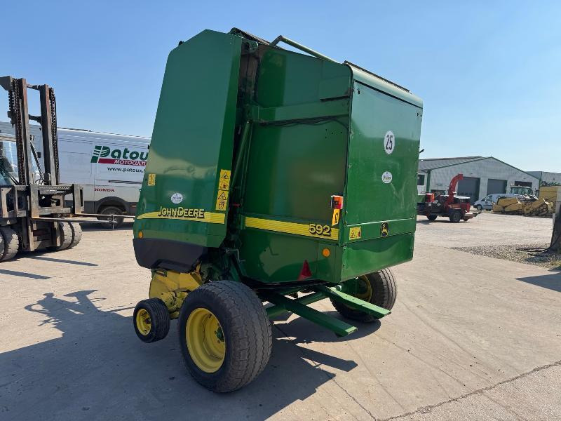 JOHN DEERE 592 - مكبس القش الدائري: صور 2 JOHN DEERE 592 - مكبس القش الدائري: صور 2