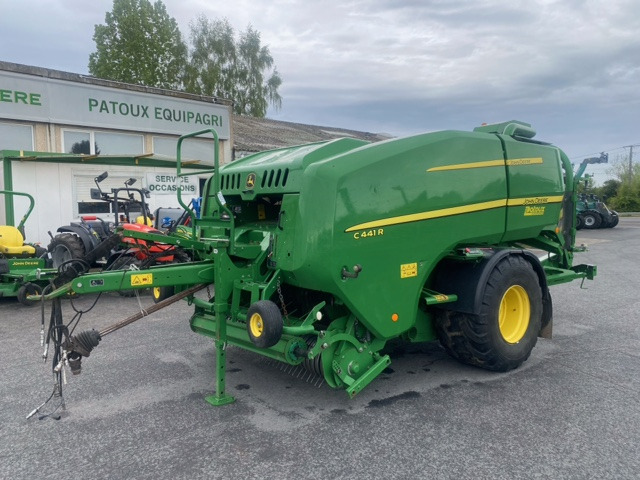 JOHN DEERE C441R - معدة تغليف البالات: صور 1 JOHN DEERE C441R - معدة تغليف البالات: صور 1