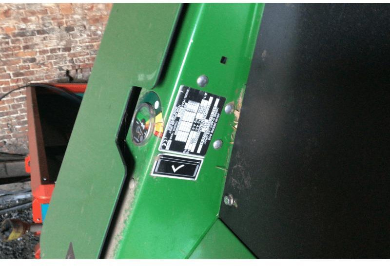 JOHN DEERE V461M - مكبس القش الدائري: صور 3 JOHN DEERE V461M - مكبس القش الدائري: صور 3
