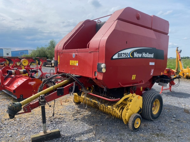 NEW-HOLLAND BR750 - مكبس القش الدائري: صور 1 NEW-HOLLAND BR750 - مكبس القش الدائري: صور 1