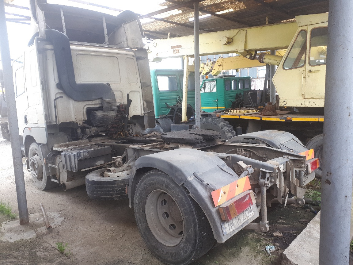 DAF CF 85.43 Tractor Head - شاحنة جرار: صور 3 DAF CF 85.43 Tractor Head - شاحنة جرار: صور 3