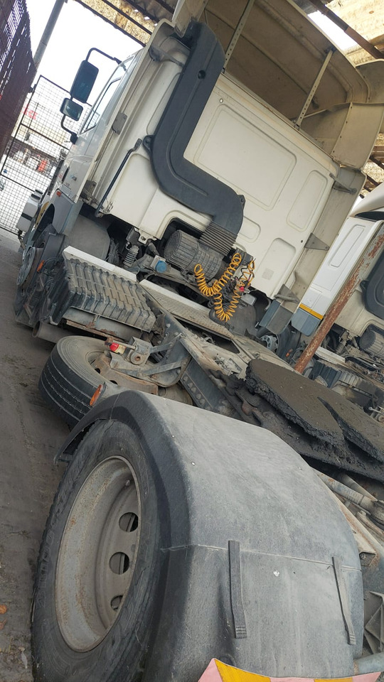 DAF CF 85.43 Tractor Head - شاحنة جرار: صور 5 DAF CF 85.43 Tractor Head - شاحنة جرار: صور 5