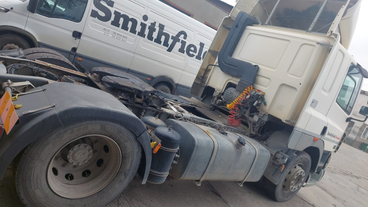 DAF CF 85.43 Tractor Head - شاحنة جرار: صور 5 DAF CF 85.43 Tractor Head - شاحنة جرار: صور 5