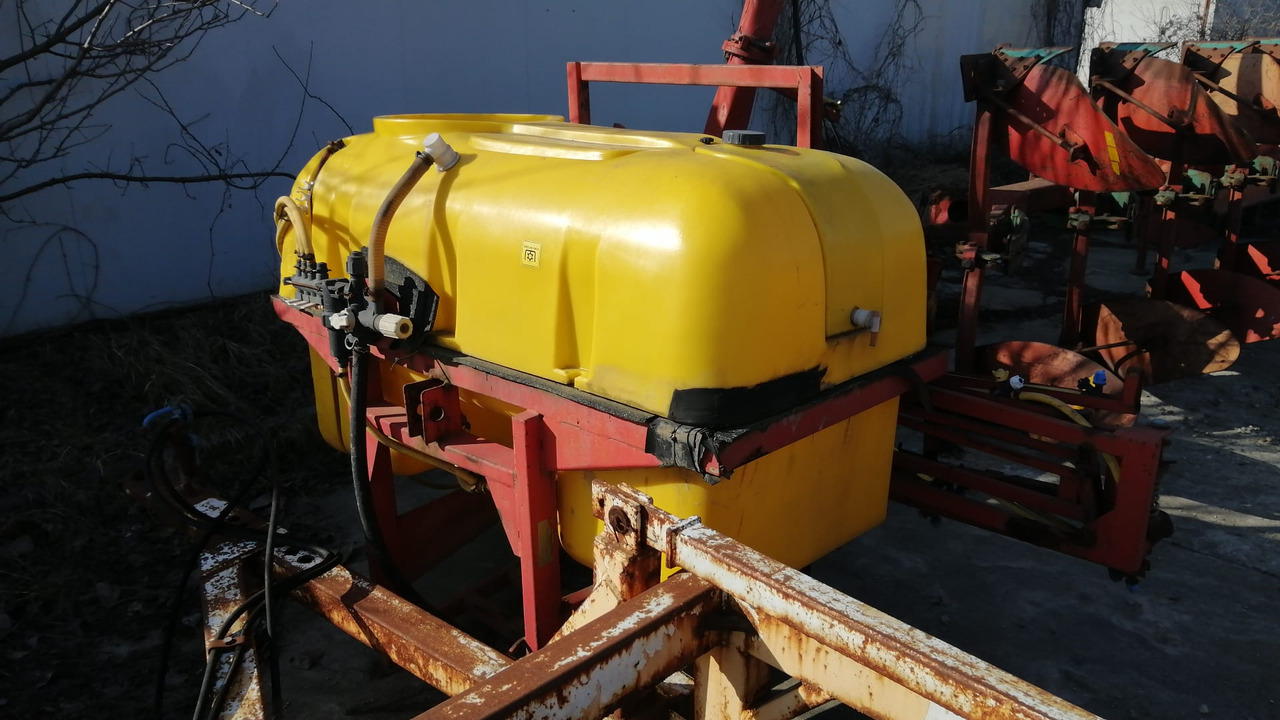 Herbicide Worn /Sprayer 800 l 12m - آلة الرش المعلقة: صور 1 Herbicide Worn /Sprayer 800 l 12m - آلة الرش المعلقة: صور 1