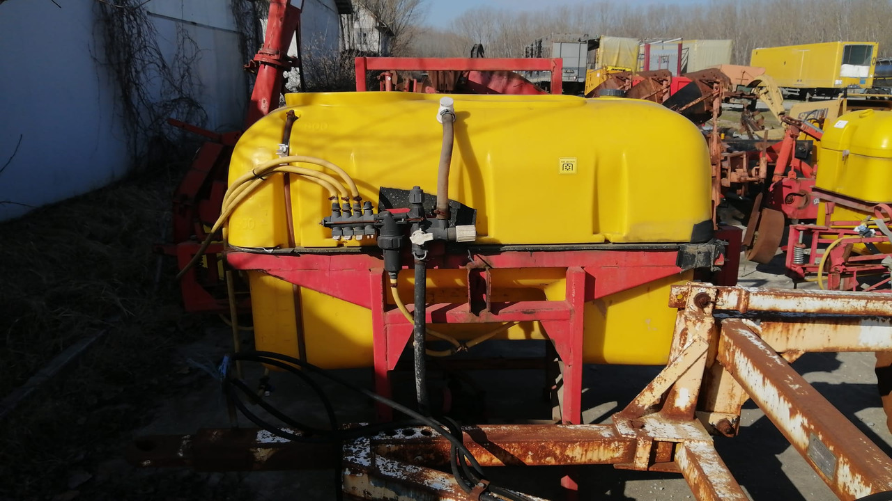 Herbicide Worn /Sprayer 800 l 12m - آلة الرش المعلقة: صور 5 Herbicide Worn /Sprayer 800 l 12m - آلة الرش المعلقة: صور 5