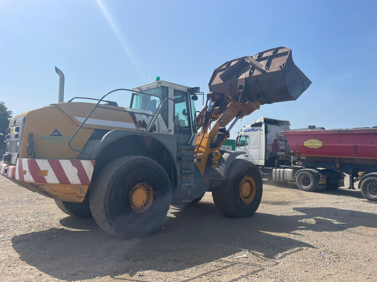 LIEBHERR 564 FRONT LOADER - اللودر بعجل: صور 2 LIEBHERR 564 FRONT LOADER - اللودر بعجل: صور 2