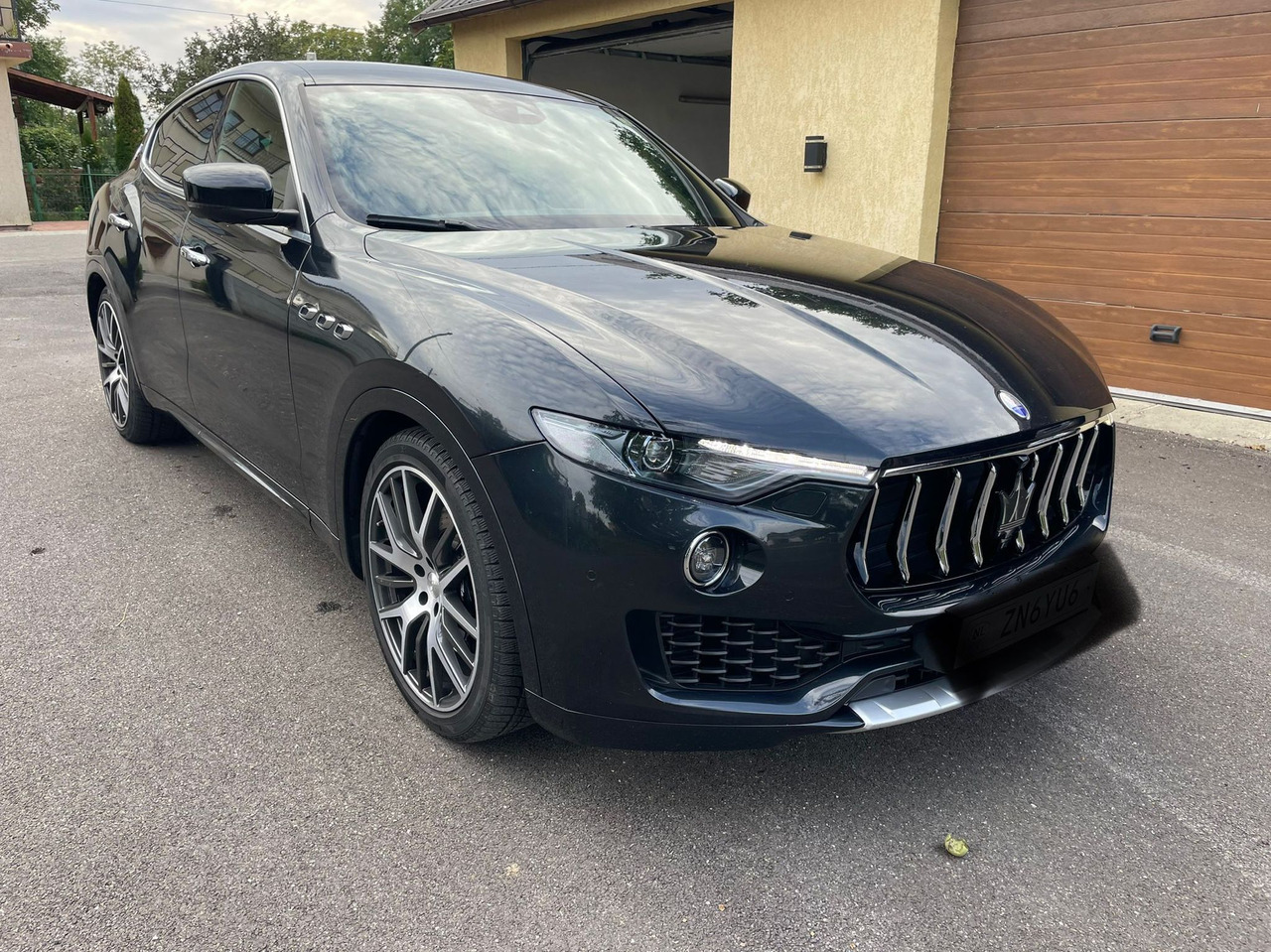 MASERATI LEVANTE 4X4 - سيارة دفع رباعي: صور 3 MASERATI LEVANTE 4X4 - سيارة دفع رباعي: صور 3