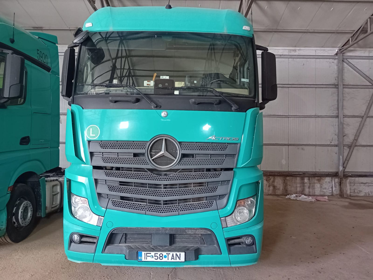 Mercedes-Benz Actros 18.45 - شاحنة جرار: صور 3 Mercedes-Benz Actros 18.45 - شاحنة جرار: صور 3