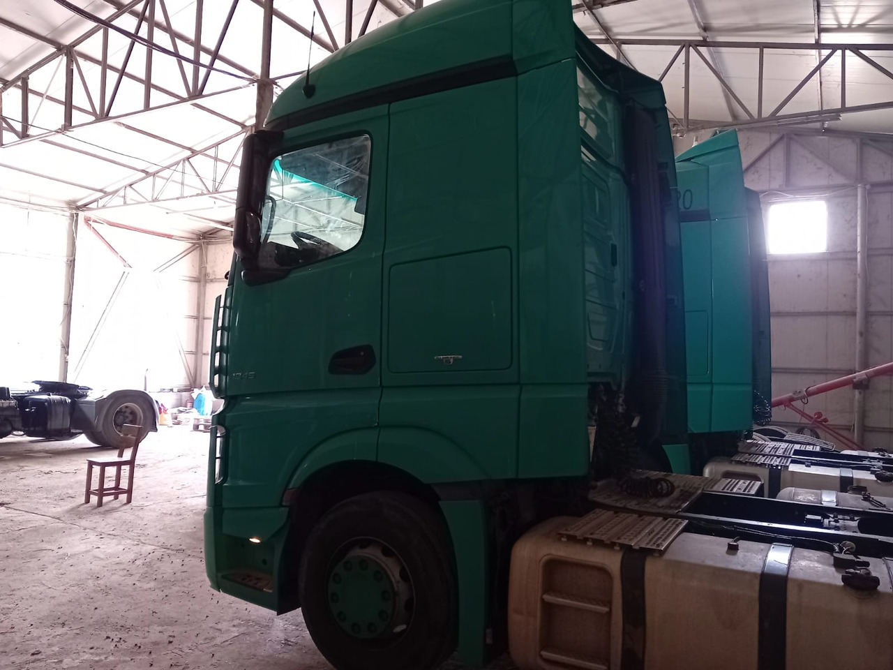 Mercedes-Benz Actros 18.45 - شاحنة جرار: صور 4 Mercedes-Benz Actros 18.45 - شاحنة جرار: صور 4