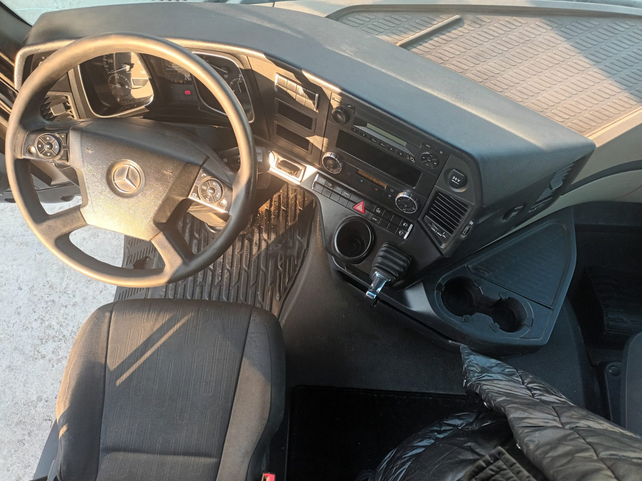 Tractor Head Mercedes-Benz Actros (2014) + Semi-trailer Tipper Meiller – Kipper (2004) - شاحنة جرار: صور 2 Tractor Head Mercedes-Benz Actros (2014) + Semi-trailer Tipper Meiller – Kipper (2004) - شاحنة جرار: صور 2