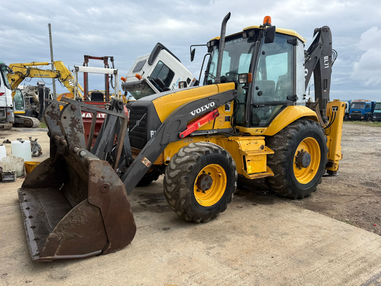 VOLVO BL71 Backhoe Loader - حفار متعدد الاستخدام: صور 3 VOLVO BL71 Backhoe Loader - حفار متعدد الاستخدام: صور 3