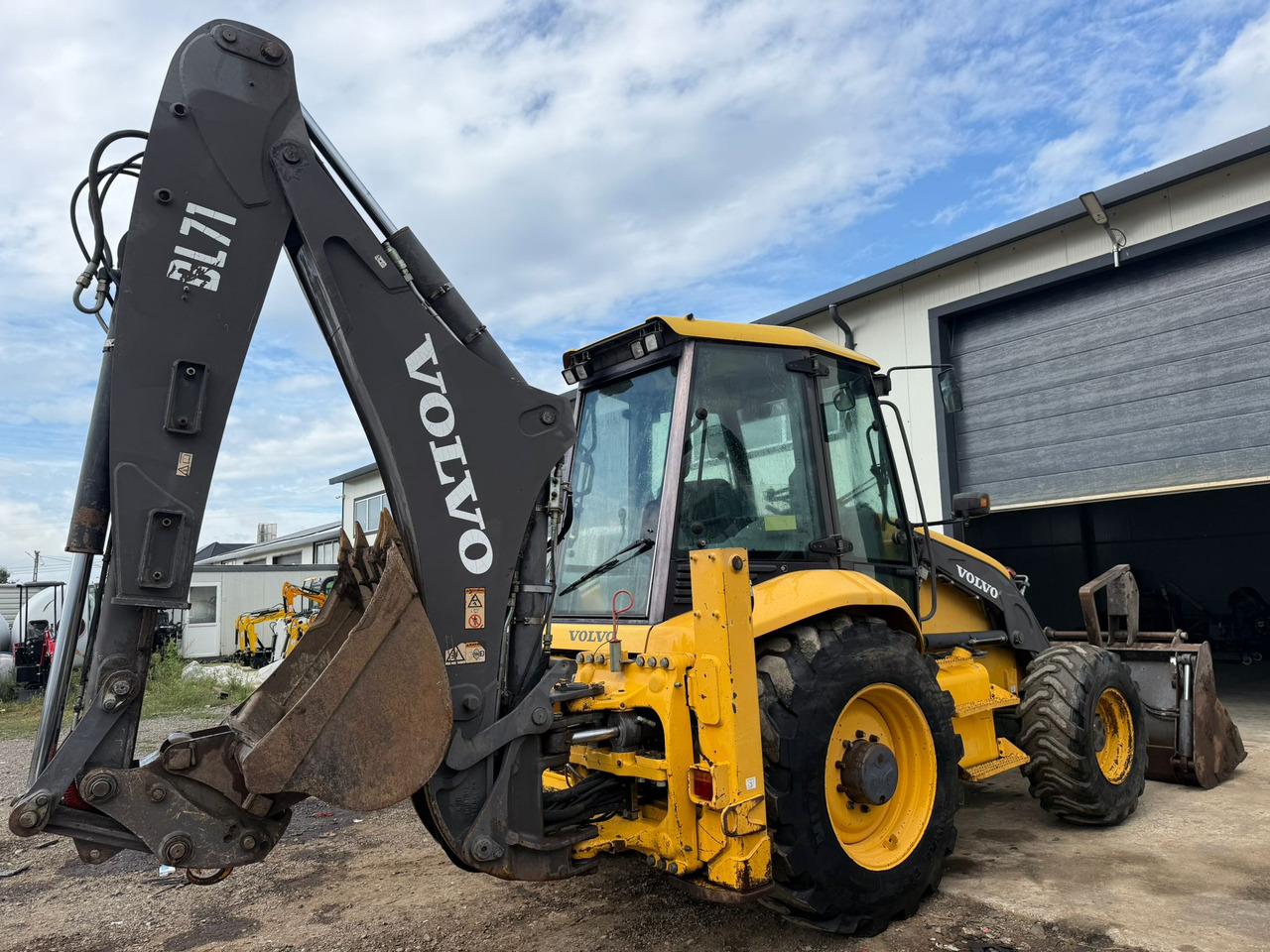 VOLVO BL71 Backhoe Loader - حفار متعدد الاستخدام: صور 2 VOLVO BL71 Backhoe Loader - حفار متعدد الاستخدام: صور 2