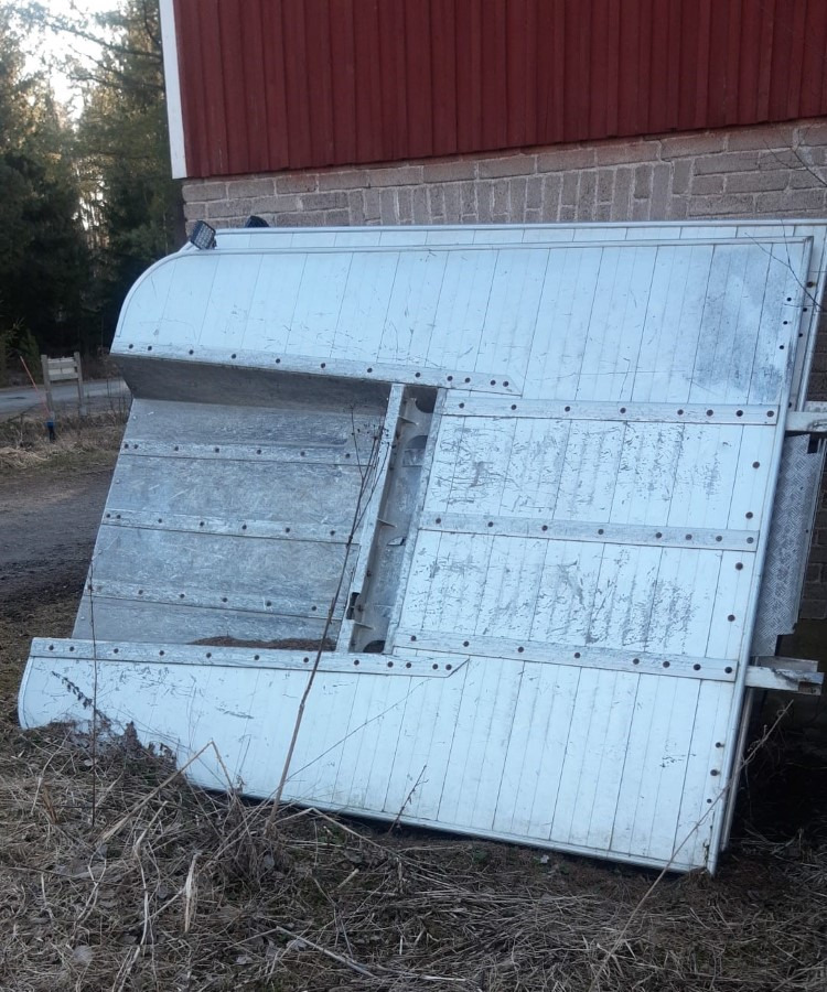 Etusermi Alucar 2 kpl hyväkuntoisia - معدات الغابات: صور 1 Etusermi Alucar 2 kpl hyväkuntoisia - معدات الغابات: صور 1