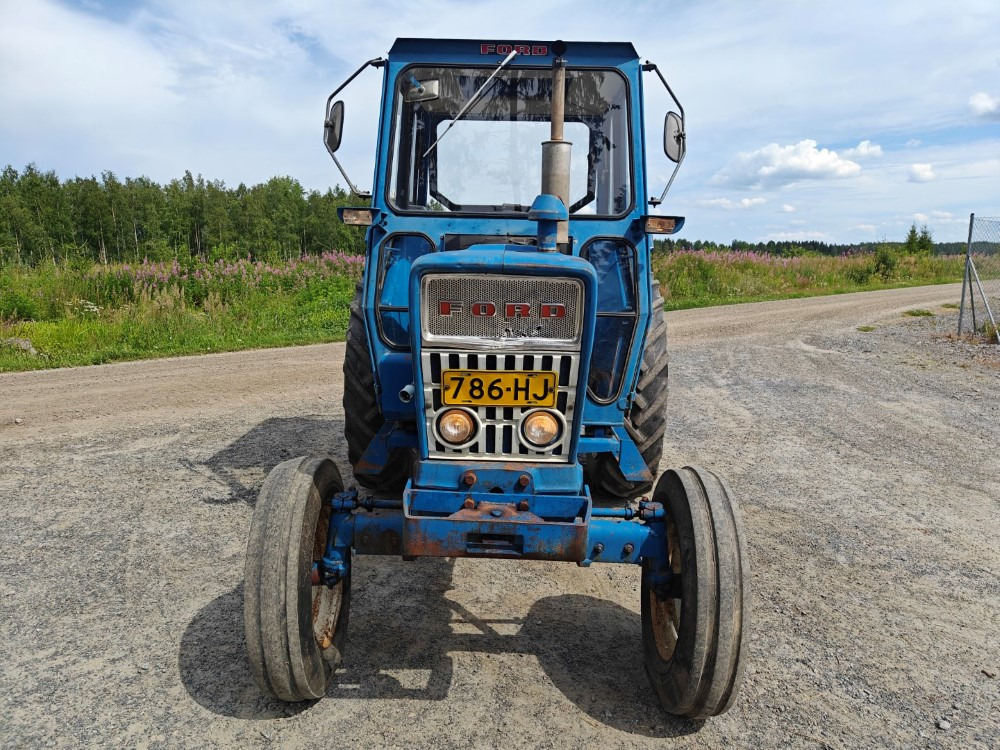 FORD 5000 traktori alkuperäiskuntoinen, Hara hytillä ja paljon hydrauliikkaa, katso video! - جرار: صور 5 FORD 5000 traktori alkuperäiskuntoinen, Hara hytillä ja paljon hydrauliikkaa, katso video! - جرار: صور 5