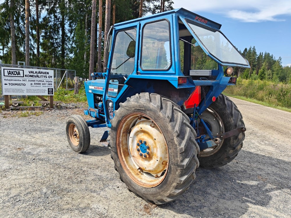 FORD 5000 traktori alkuperäiskuntoinen, Hara hytillä ja paljon hydrauliikkaa, katso video! - جرار: صور 2 FORD 5000 traktori alkuperäiskuntoinen, Hara hytillä ja paljon hydrauliikkaa, katso video! - جرار: صور 2