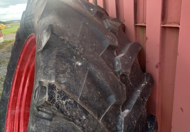 Fendt Takarenkaat 650/65R42 vanteineen - الإطارات - جرار: صور 5 Fendt Takarenkaat 650/65R42 vanteineen - الإطارات - جرار: صور 5