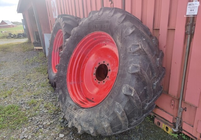 Fendt Takarenkaat 650/65R42 vanteineen - الإطارات - جرار: صور 4 Fendt Takarenkaat 650/65R42 vanteineen - الإطارات - جرار: صور 4