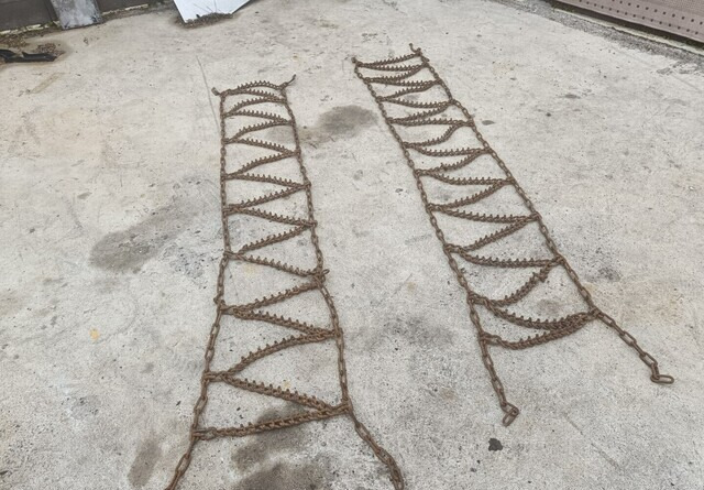 Kuorma-auton piikkiketjupari P250cm, L45cm - أجزاء الهيكل السفلي - شاحنة: صور 1 Kuorma-auton piikkiketjupari P250cm, L45cm - أجزاء الهيكل السفلي - شاحنة: صور 1