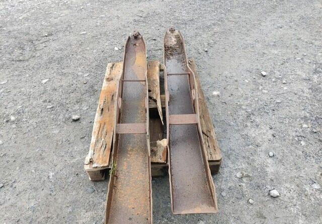 Metsäreen jalakset - معدات الغابات: صور 2 Metsäreen jalakset - معدات الغابات: صور 2