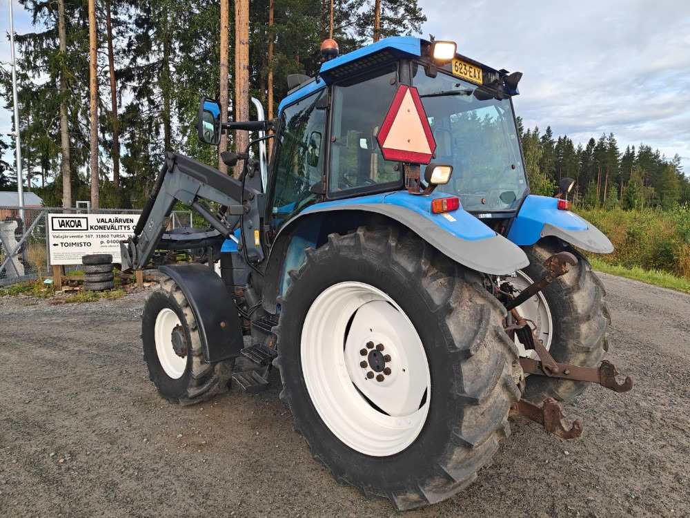New Holland TS100, ES vaihteisto, ilmastointi, etukuormaaja Ålö Q55, katso video! - جرار: صور 3 New Holland TS100, ES vaihteisto, ilmastointi, etukuormaaja Ålö Q55, katso video! - جرار: صور 3