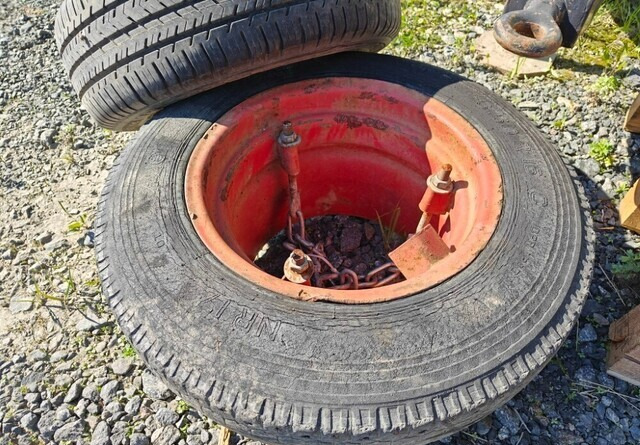 Paripyörät puimuriin 16 tuumaa - عجلات - الآلات والماكينات الزراعية: صور 4 Paripyörät puimuriin 16 tuumaa - عجلات - الآلات والماكينات الزراعية: صور 4