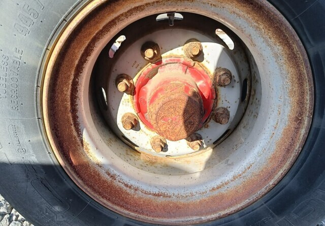 Peräkärryn akseli 445/45R19.5 leveillä renkailla - المحور و قطع الغيار - مقطورة: صور 4 Peräkärryn akseli 445/45R19.5 leveillä renkailla - المحور و قطع الغيار - مقطورة: صور 4
