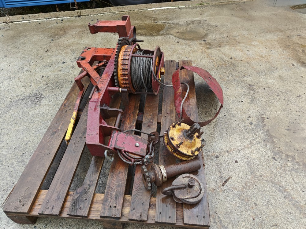 Remet Traktorivinssi - korjattavaksi - آلة تقطيع الخشب: صور 4 Remet Traktorivinssi - korjattavaksi - آلة تقطيع الخشب: صور 4