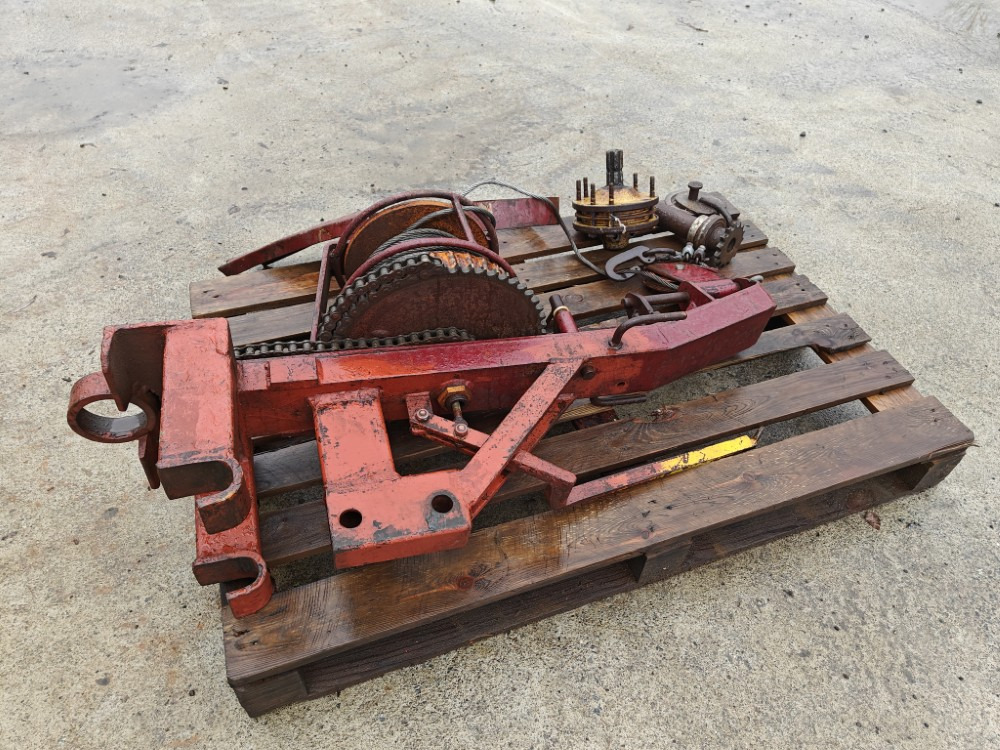 Remet Traktorivinssi - korjattavaksi - آلة تقطيع الخشب: صور 1 Remet Traktorivinssi - korjattavaksi - آلة تقطيع الخشب: صور 1