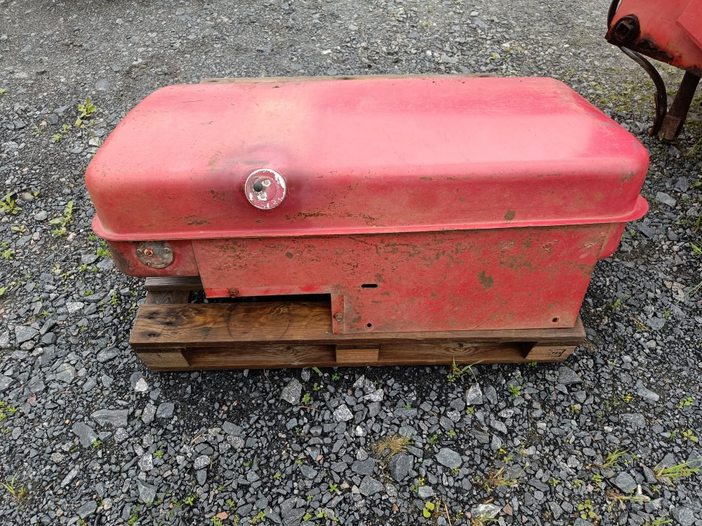 Sampo 410 polttoainetankki - خزان وقود - حصادة شاملة: صور 4 Sampo 410 polttoainetankki - خزان وقود - حصادة شاملة: صور 4