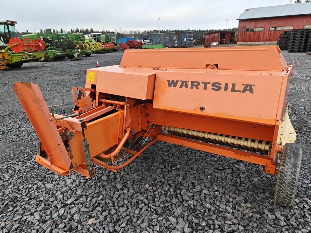 Wärtsilä Rivierra Casalis PHP150 - مكبس البالات المستطيله: صور 3 Wärtsilä Rivierra Casalis PHP150 - مكبس البالات المستطيله: صور 3