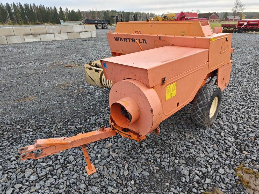 Wärtsilä Rivierra Casalis PHP150 - مكبس البالات المستطيله: صور 5 Wärtsilä Rivierra Casalis PHP150 - مكبس البالات المستطيله: صور 5