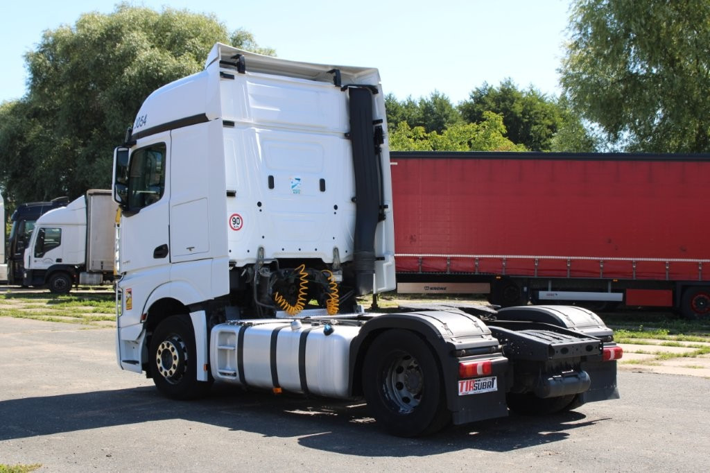 Mercedes-Benz ACTROS 1845 - شاحنة جرار: صور 5 Mercedes-Benz ACTROS 1845 - شاحنة جرار: صور 5