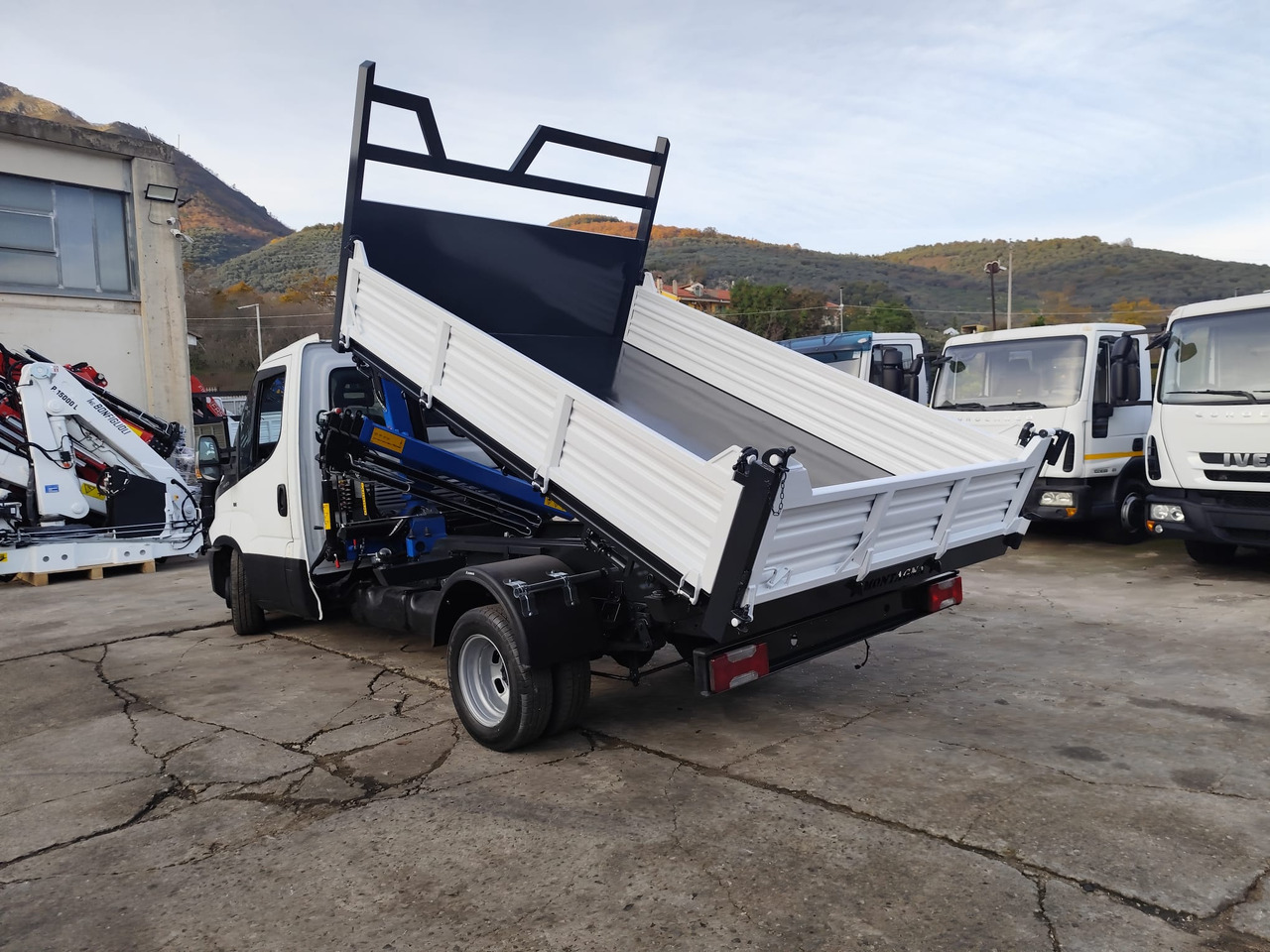 شاحنة كرين, قلاب صغير IVECO DAILY 35C15: صور 35 شاحنة كرين, قلاب صغير IVECO DAILY 35C15: صور 35