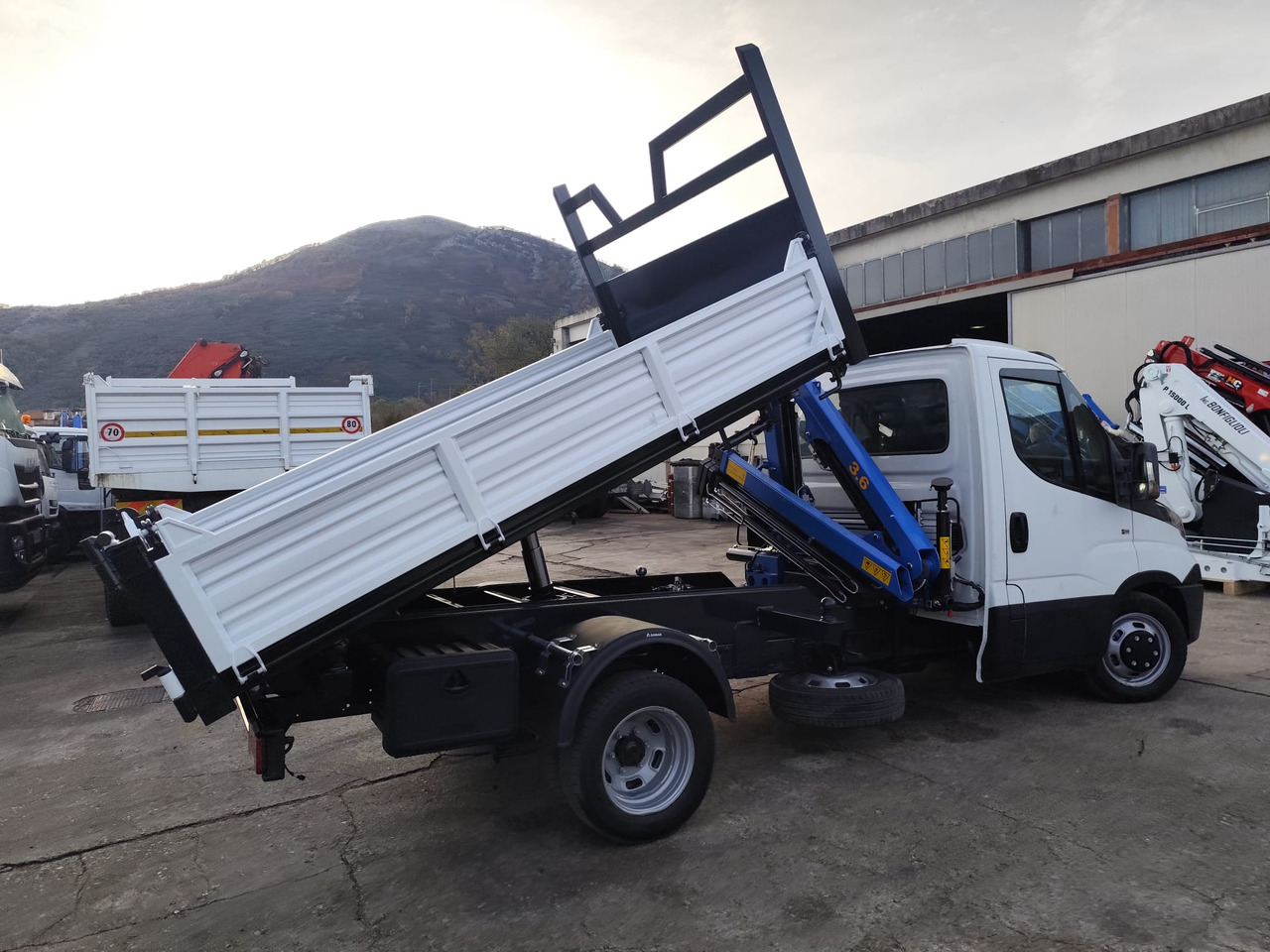 شاحنة كرين, قلاب صغير IVECO DAILY 35C15: صور 42 شاحنة كرين, قلاب صغير IVECO DAILY 35C15: صور 42