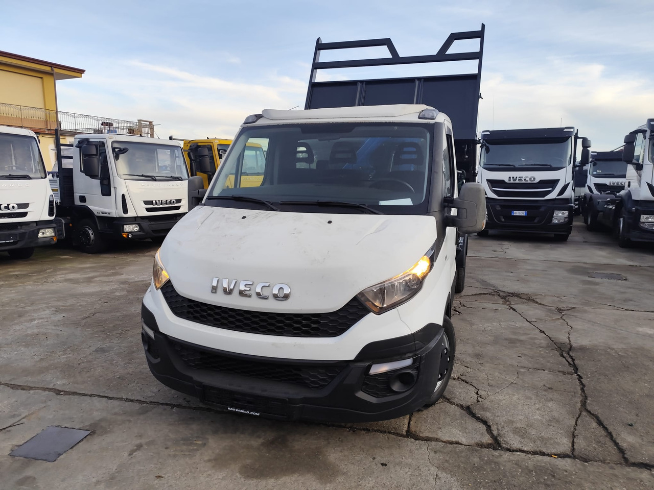 شاحنة كرين, قلاب صغير IVECO DAILY 35C15: صور 46 شاحنة كرين, قلاب صغير IVECO DAILY 35C15: صور 46