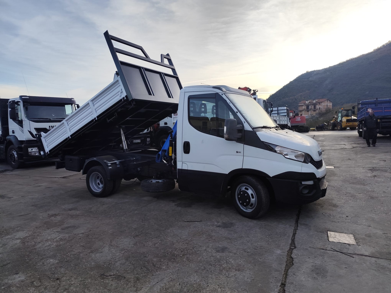 شاحنة كرين, قلاب صغير IVECO DAILY 35C15: صور 50 شاحنة كرين, قلاب صغير IVECO DAILY 35C15: صور 50