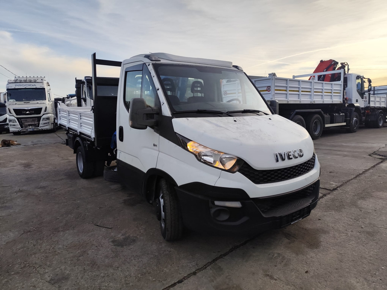 شاحنة كرين, قلاب صغير IVECO DAILY 35C15: صور 8 شاحنة كرين, قلاب صغير IVECO DAILY 35C15: صور 8