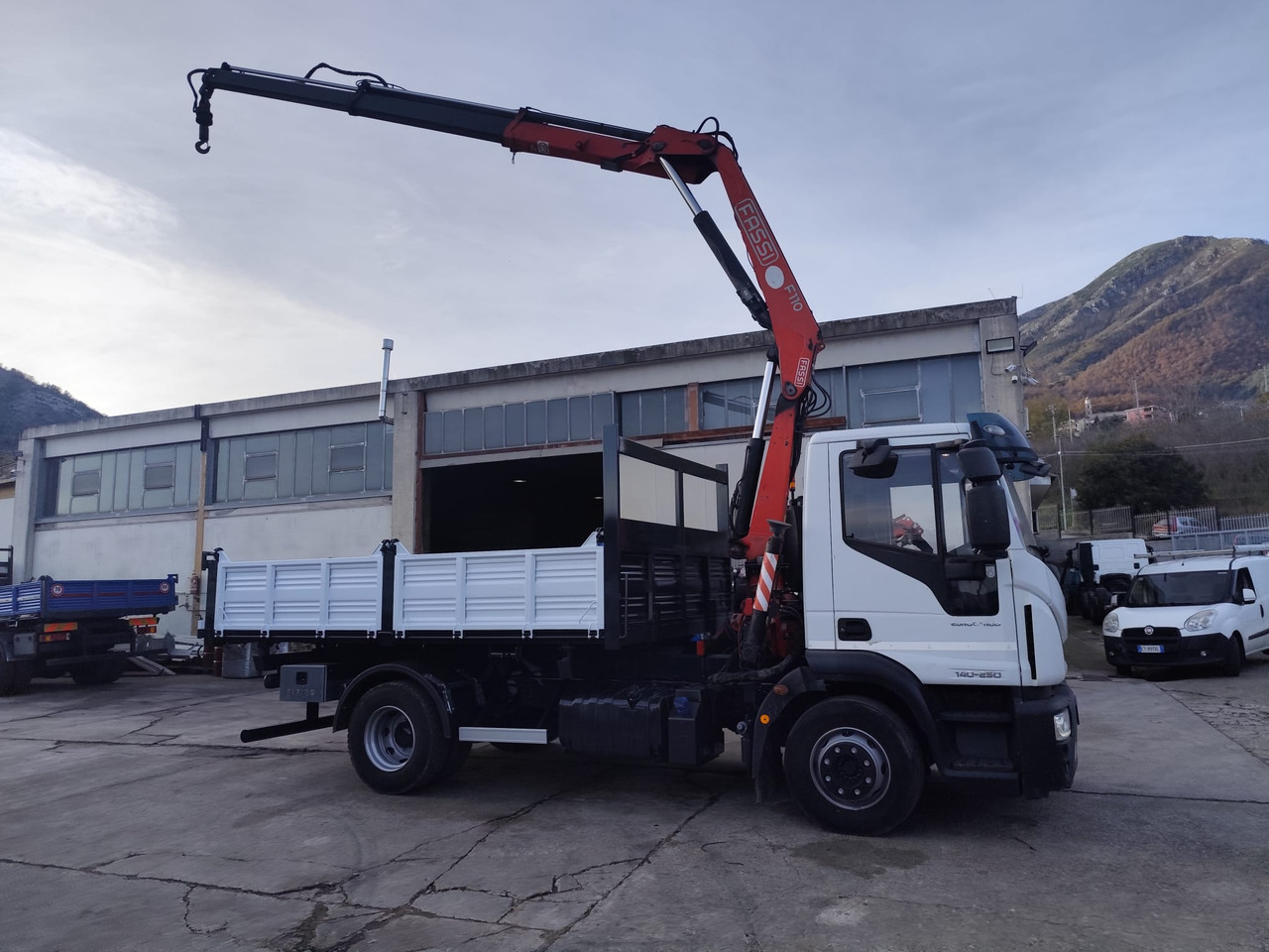 IVECO EUROCARGO 140-250 - شاحنة كرين: صور 5 IVECO EUROCARGO 140-250 - شاحنة كرين: صور 5