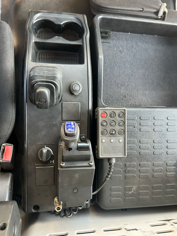 IVECO EUROCARGO 140-250 - شاحنة كرين: صور 5 IVECO EUROCARGO 140-250 - شاحنة كرين: صور 5