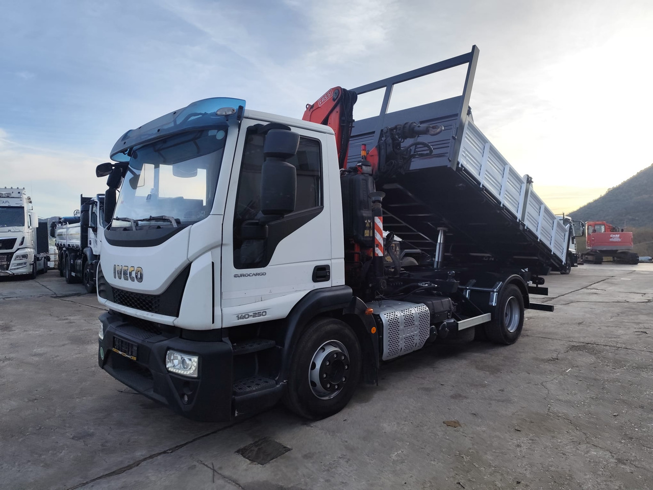 IVECO EUROCARGO 140-250 - شاحنة كرين: صور 1 IVECO EUROCARGO 140-250 - شاحنة كرين: صور 1