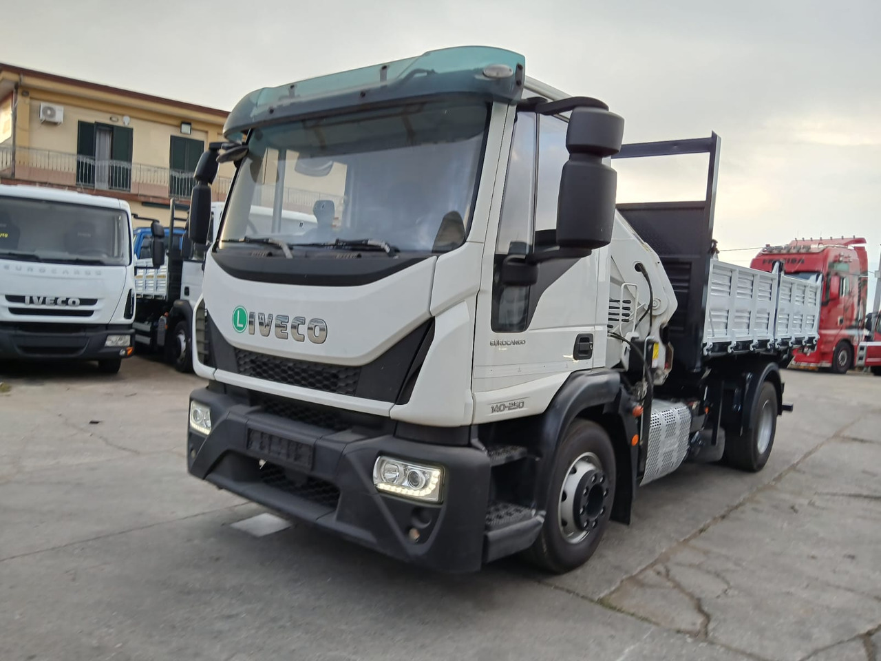 IVECO EUROCARGO 140-250 - شاحنة كرين: صور 2 IVECO EUROCARGO 140-250 - شاحنة كرين: صور 2