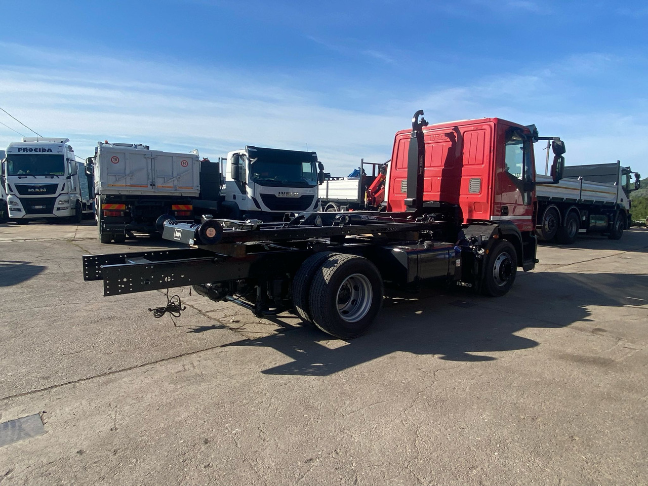 شاحنة ذات الخطاف IVECO EUROCARGO 150-280: صور 11
