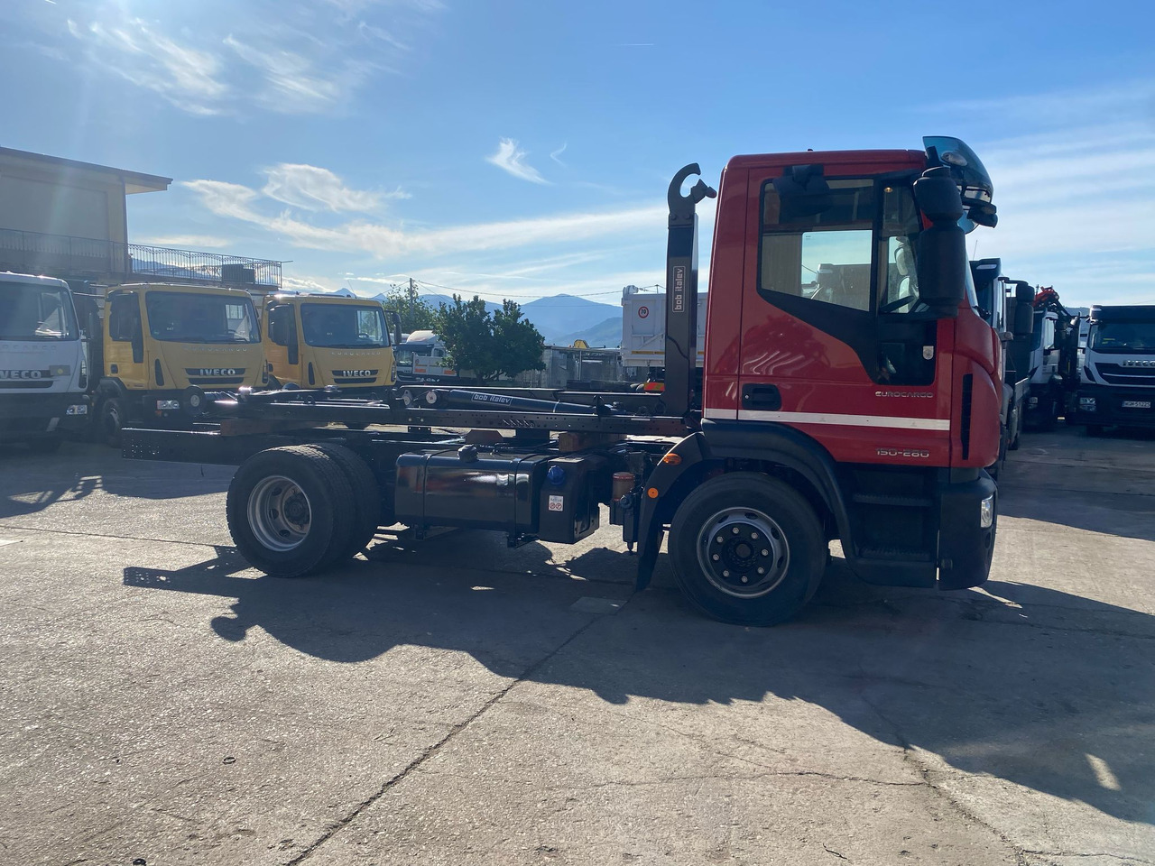 شاحنة ذات الخطاف IVECO EUROCARGO 150-280: صور 9