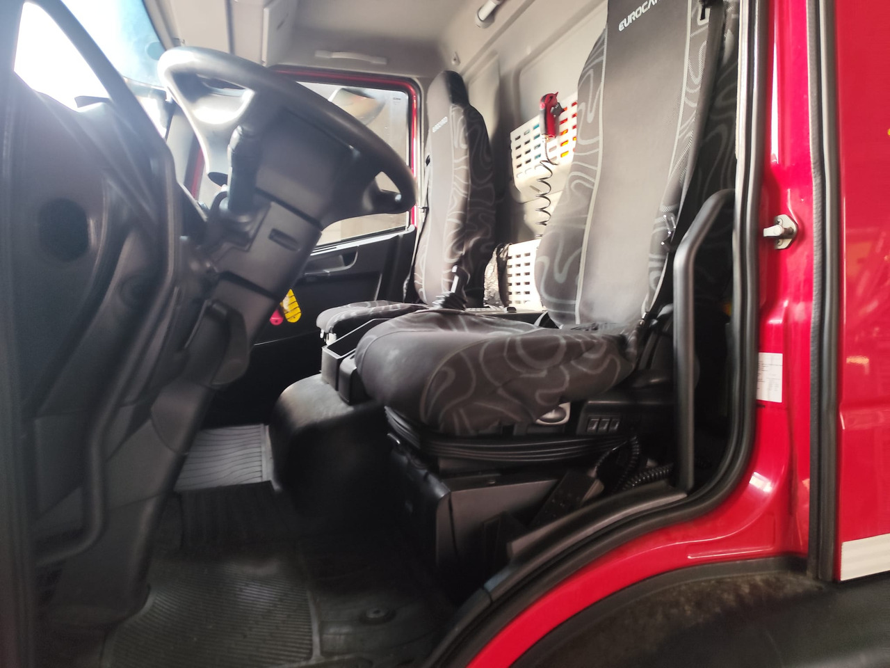 IVECO EUROCARGO 150-280 - الشاسيه شاحنة: صور 4 IVECO EUROCARGO 150-280 - الشاسيه شاحنة: صور 4